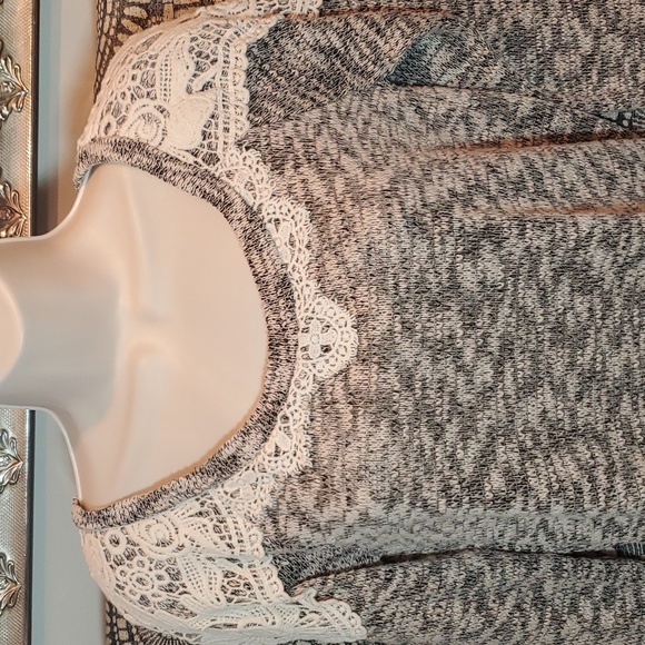 Small sweater - Picture 2 of 3